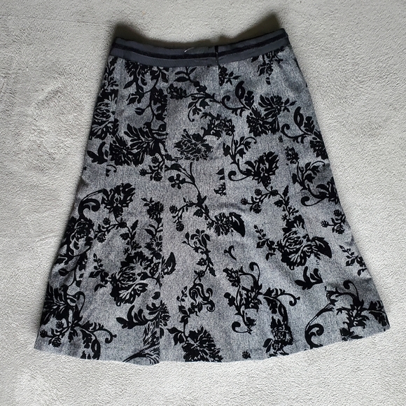 Ann Taylor Black Grey Wool Velvet Floral Sk… - Picture 2 of 3